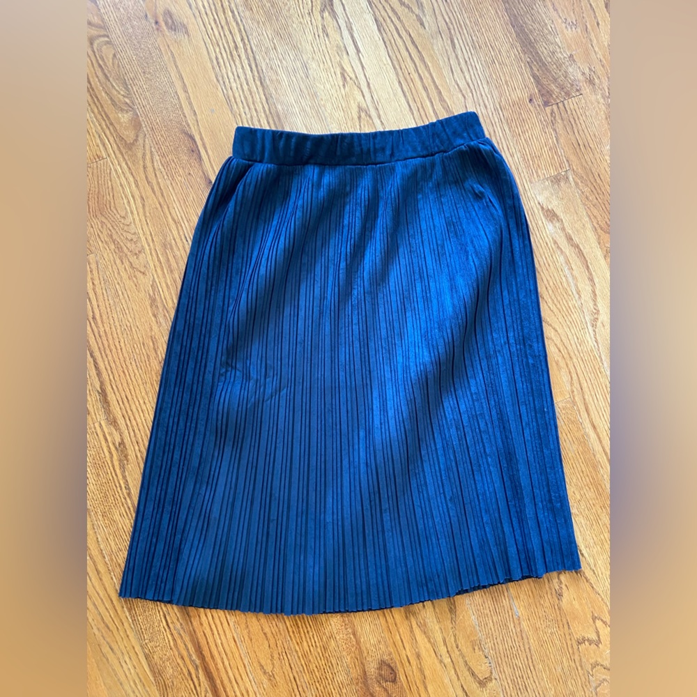 Elastic kneelength suede material skirt